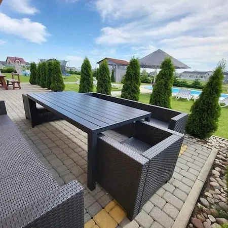 Comfortable Premium Class Apartment, Shared Swimming Pool, Гонски