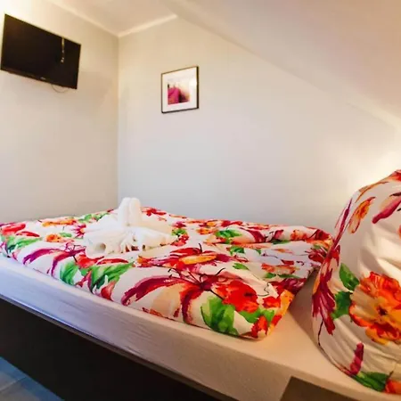 Comfortable Premium Class Apartment, Shared Swimming Pool, Гонски