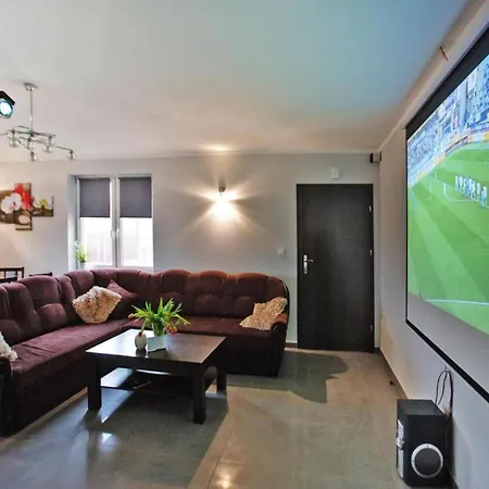 Comfortable Premium Class Apartment, Shared Swimming Pool,