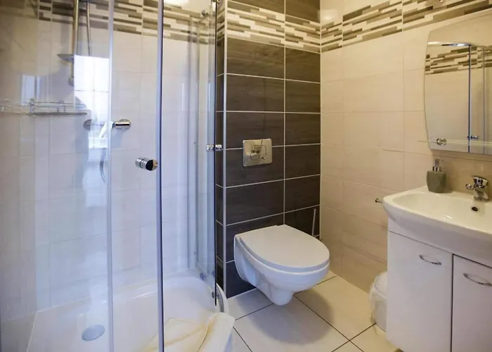 Comfortable Premium Class Apartment, Shared Swimming Pool,