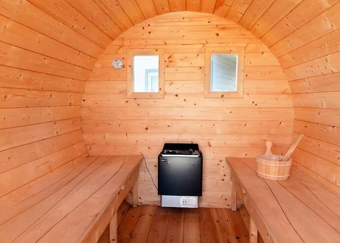 Comfortable Premium Class Apartment, Shared Swimming Pool,